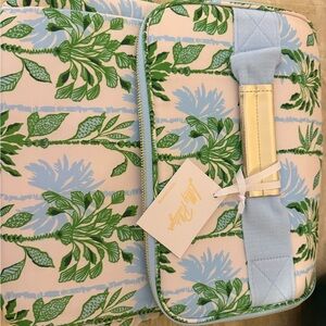 Lilly Pulitzer insulated cooler. Great for the beach or pool!